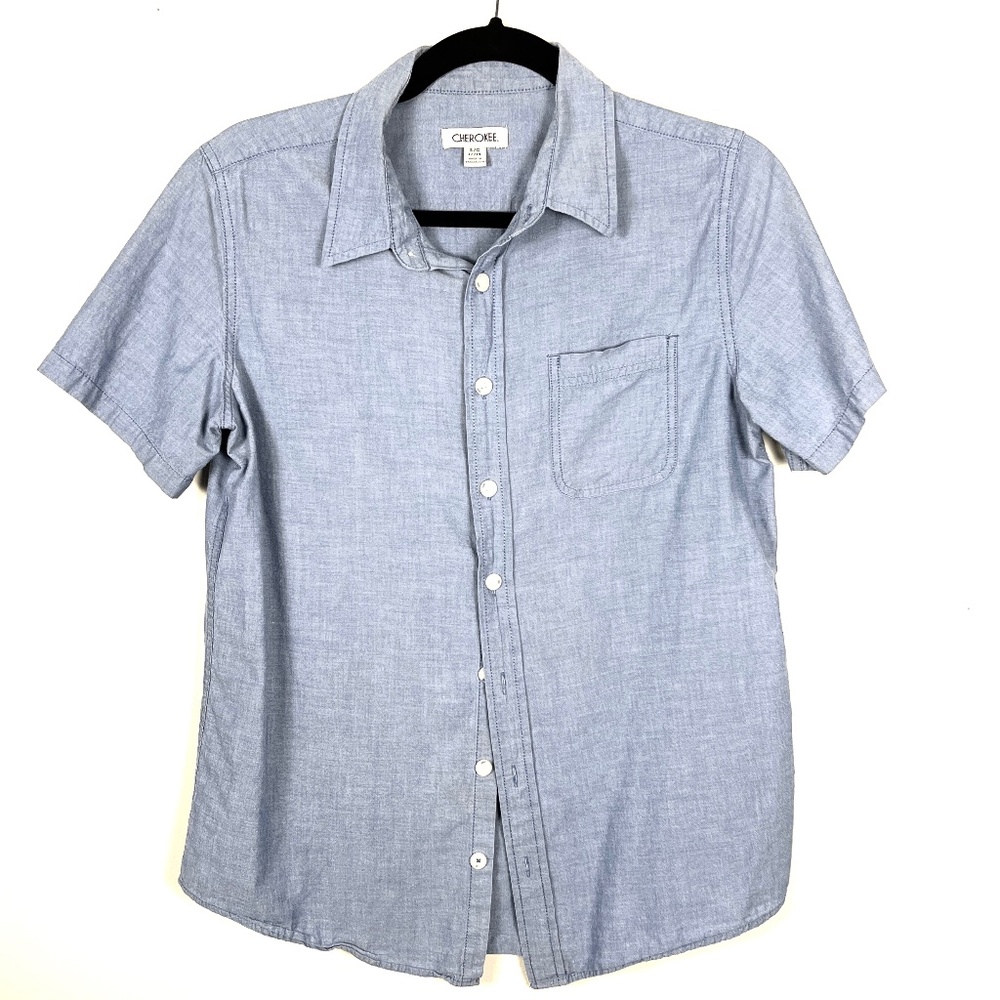 Chambray look light blue  button up collar shirt